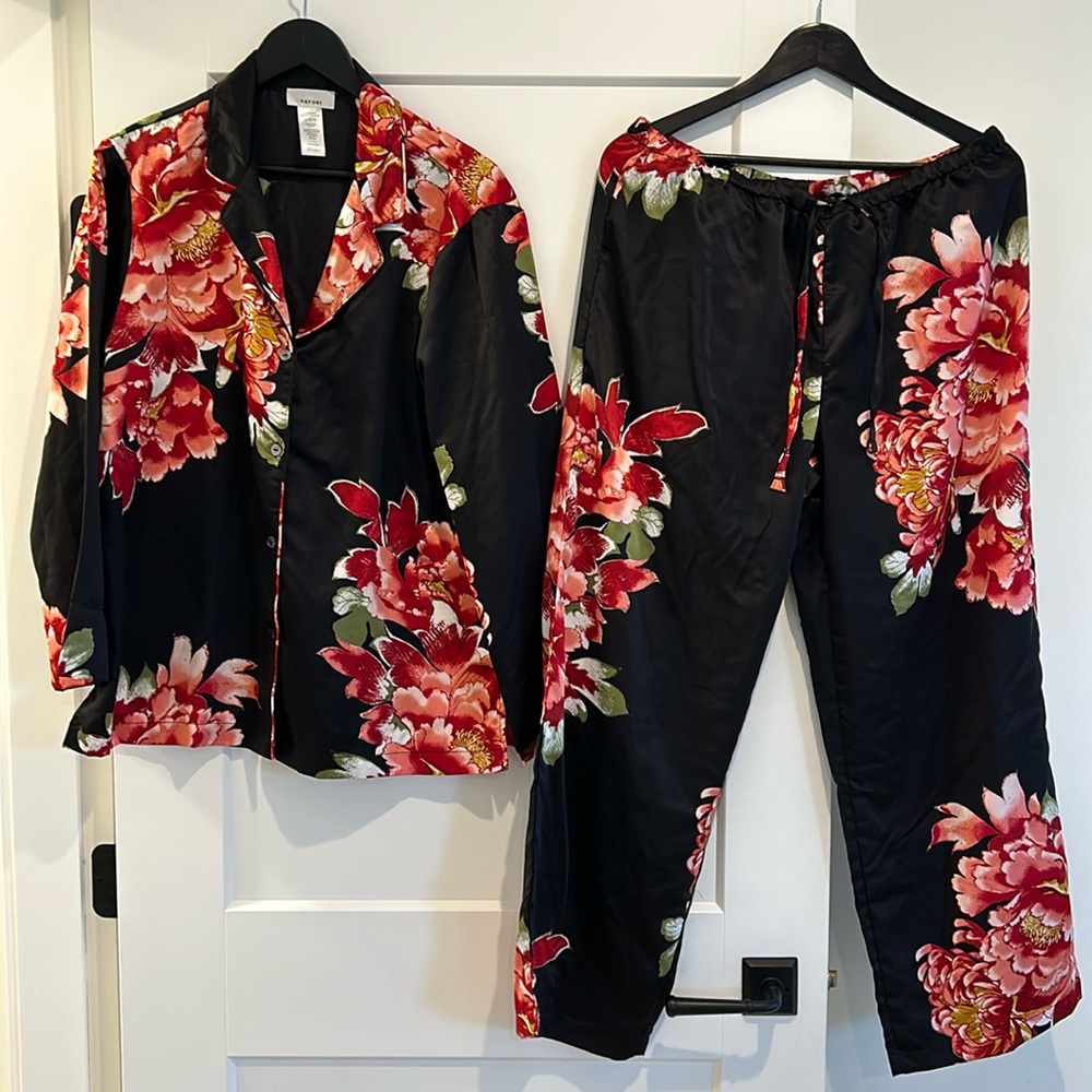 Natori new pj set, button up shirt with adjustable cropped pants. Size L.